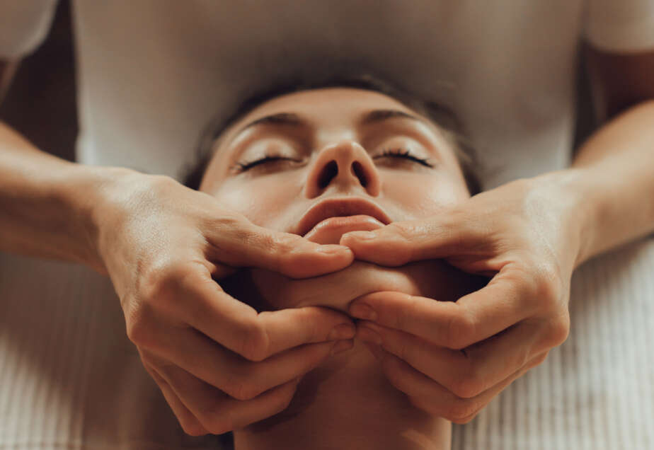 Massage viscéral du visage, technique Kobido