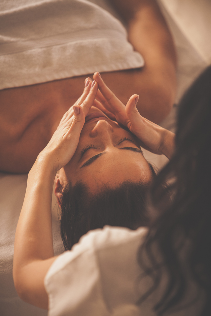 Massage facial relaxant, soin Kobido